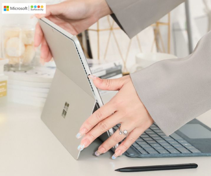 Surface Pro 8 với chân đế kickstand linh hoạt