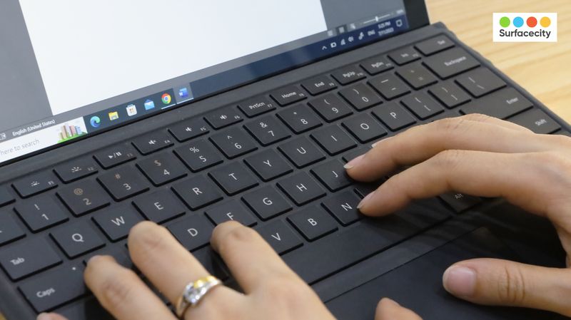 Bàn phím và bàn di chuột Surface Pro 7 Plus chắc chắn