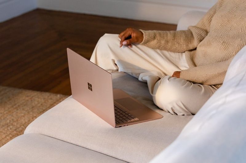 review-surface-laptop-4-sandstone-chi-22-trieu-ai-nen-mua