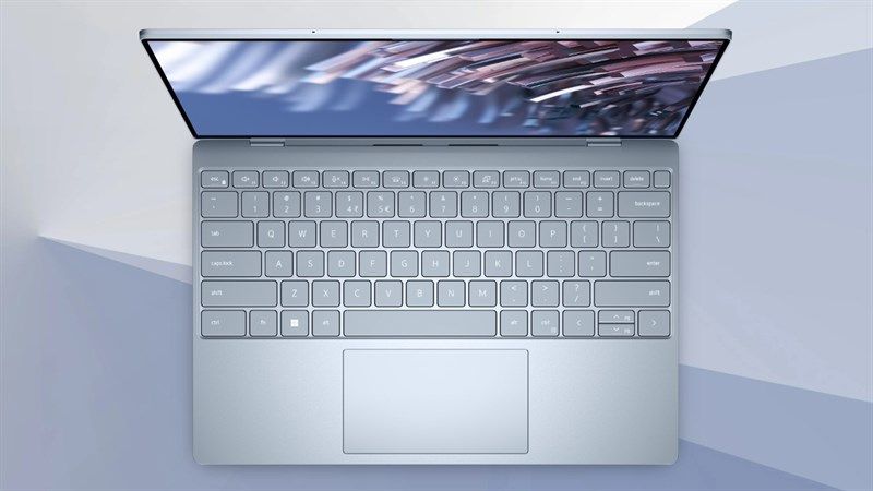 Surface Laptop Studio và Dell XPS 13