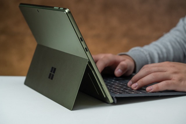 Surface Pro 9 forest phiên bản màu độc lạ