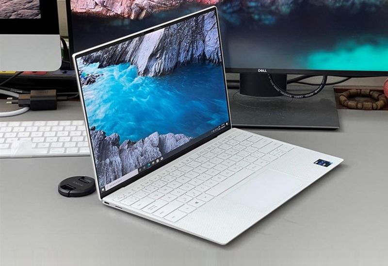 Surface Laptop Studio và Dell XPS 13