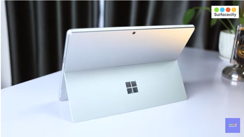 Surface Pro 9 có thể quay video 4K bằng webcam sau